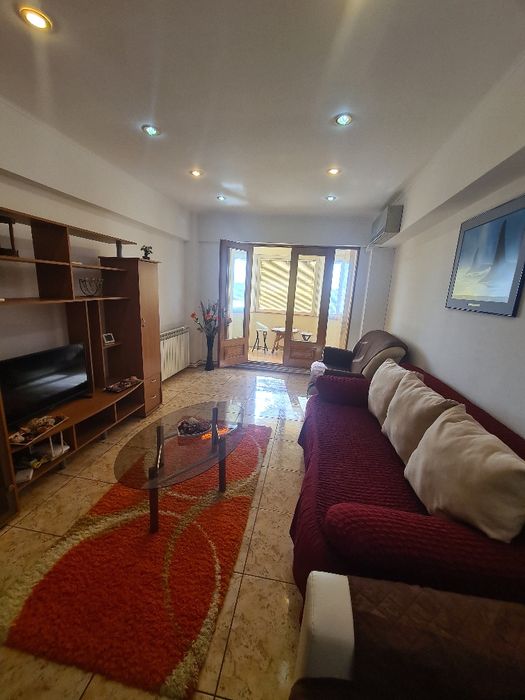 Închiriez apartament 3 camere zona Capitol