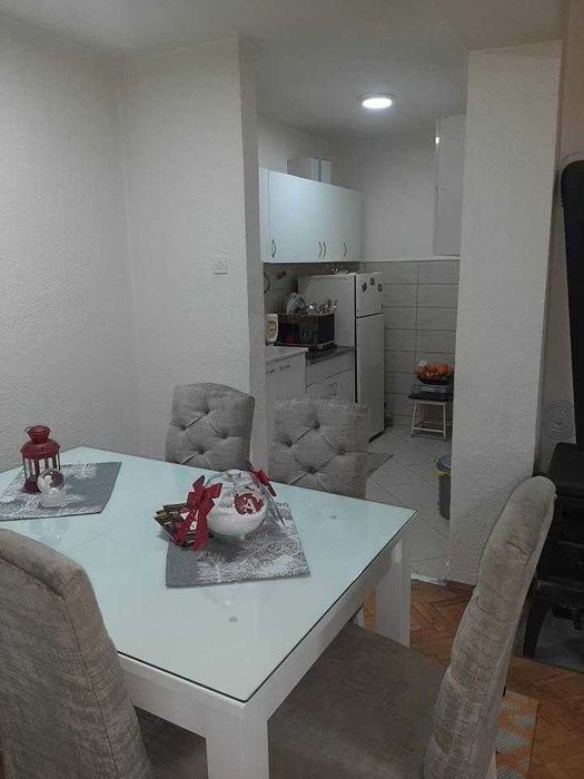Дава се под наем Тристаен апартамент в Пловдив, Кършияка - 95 кв.м за 387.6 € - Снимка #1