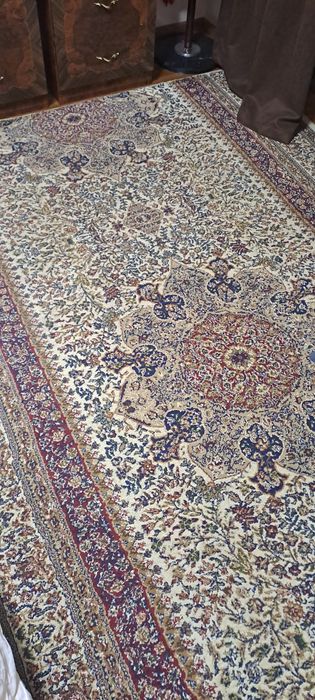 Продаётся ковёр в отличном состоянии