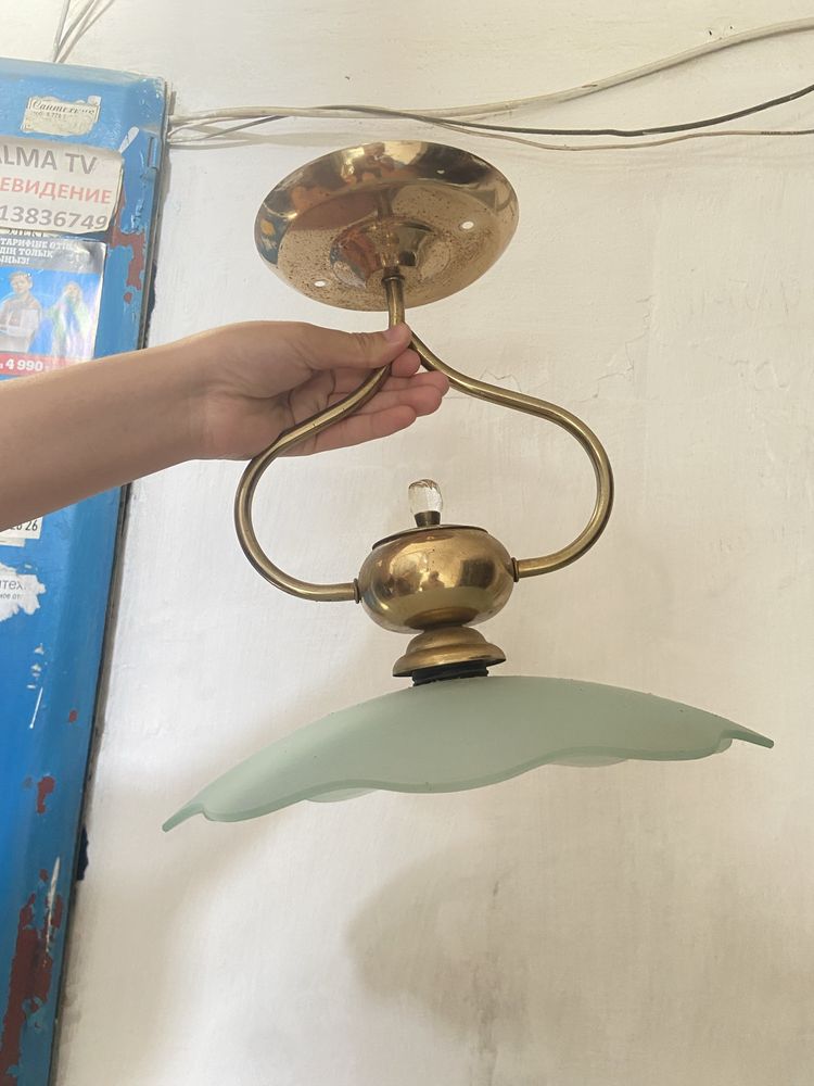 Срочно продам люстру