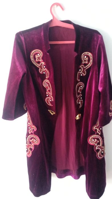 продается нац. шапки,шапан,(кокрешке,камзол),костюм