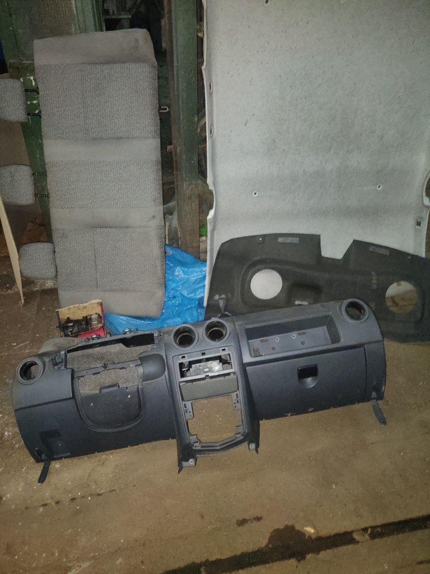 Cutie pentru motor 1.5 e4 logan + alte piese.