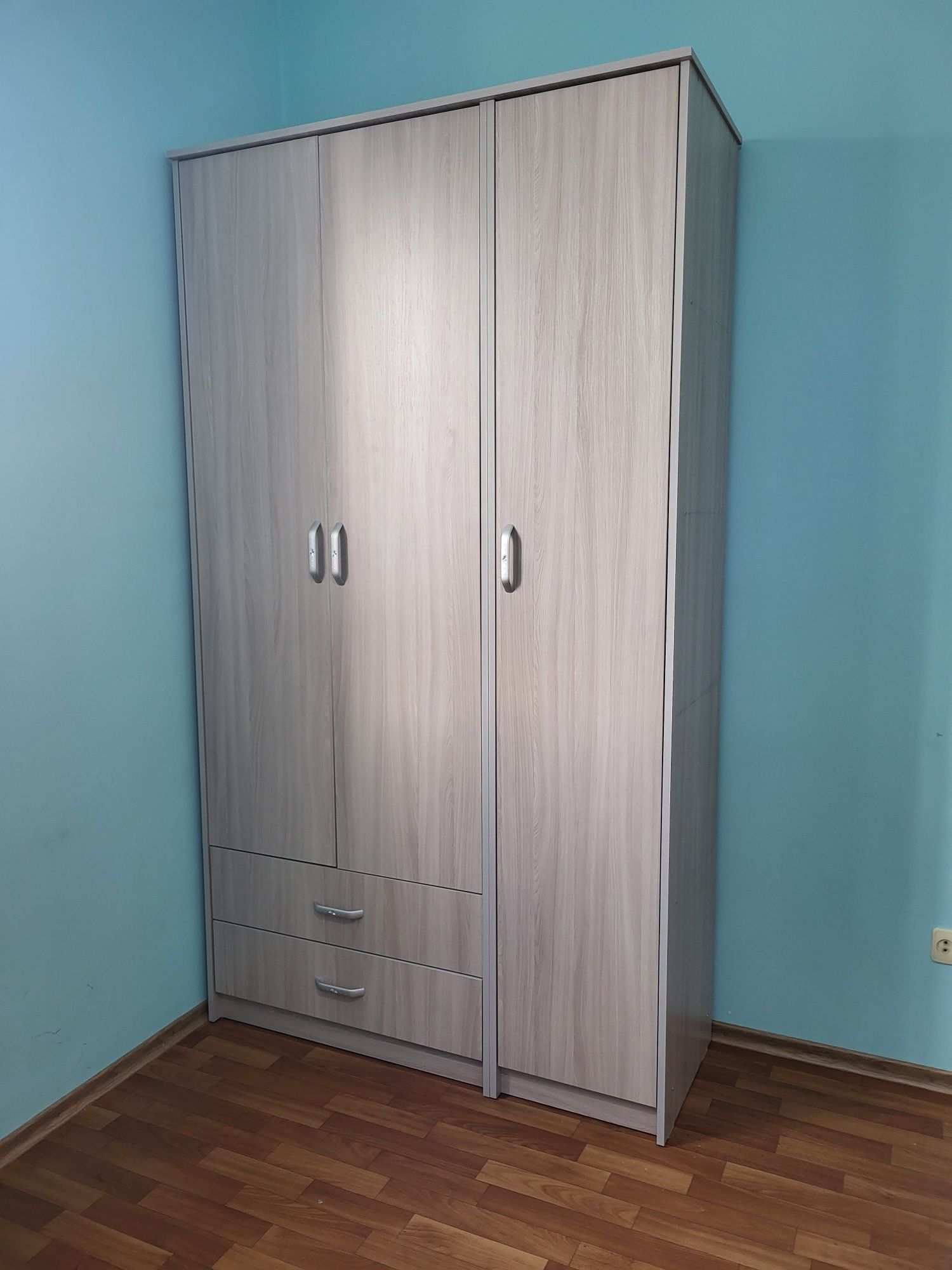 шкаф для одежды.