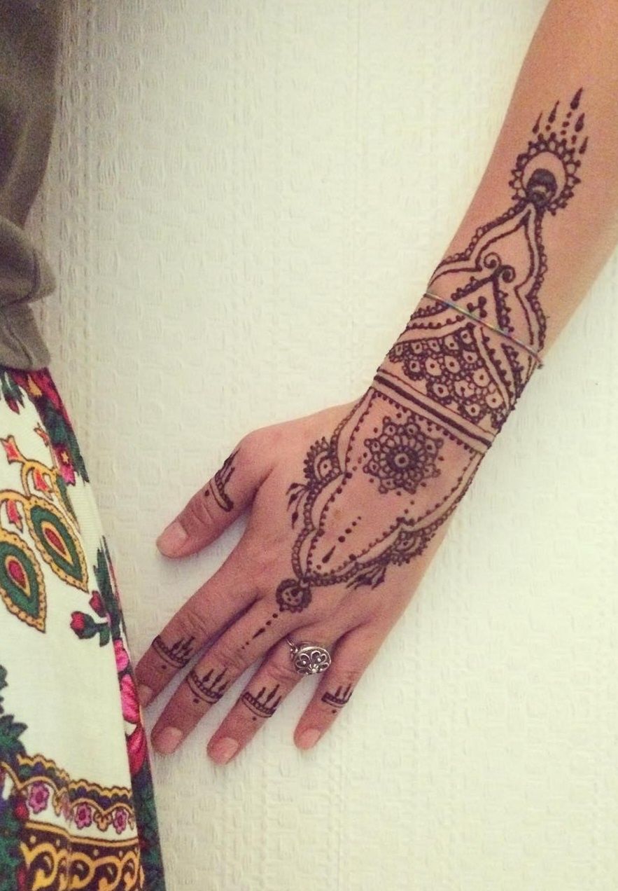 Tatuaje temporare cu Henna