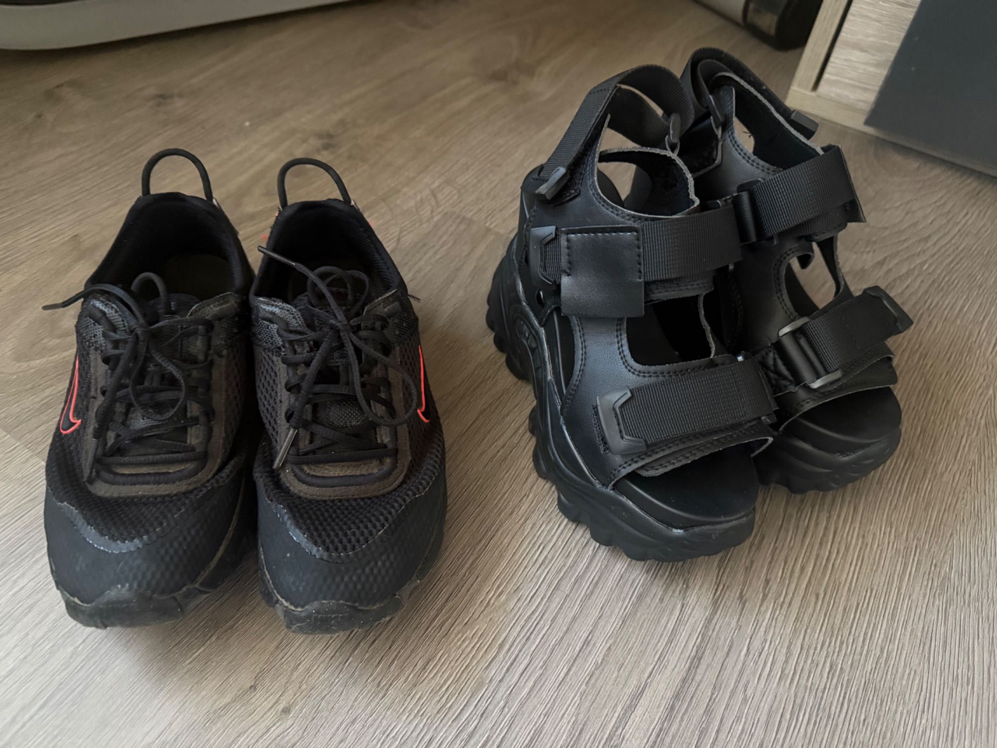 Маратонки Nike и Сандали