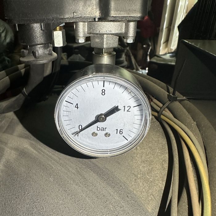 Compresor NOU trifazat POWAIR Industrie – 5.5 CP de 270 L