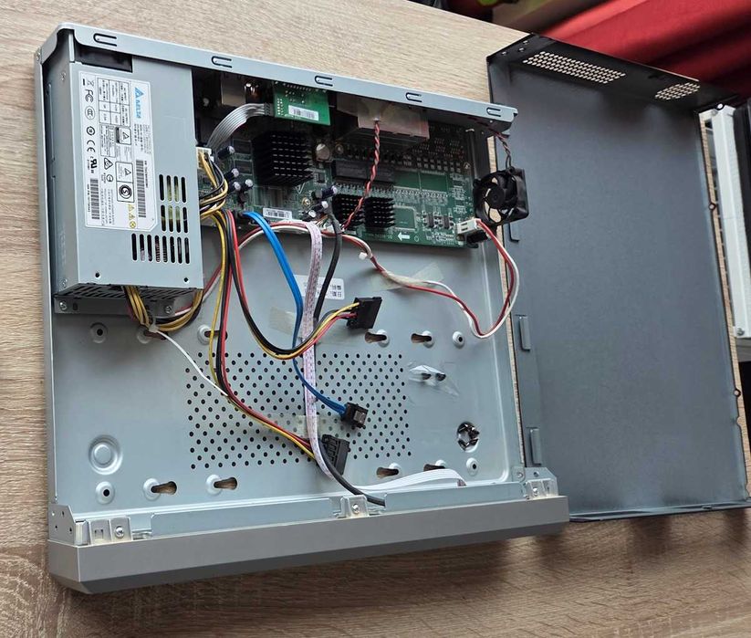 NVR Hikvision DS-7608NI-K2/8P, 8 canale/camere , UltraHD 4K, PoE