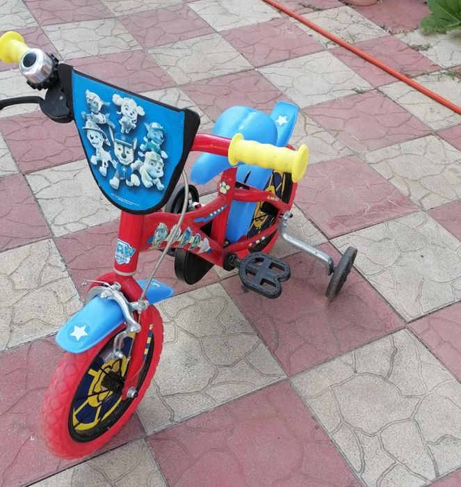 Scaun bebe / lot jucării diverse