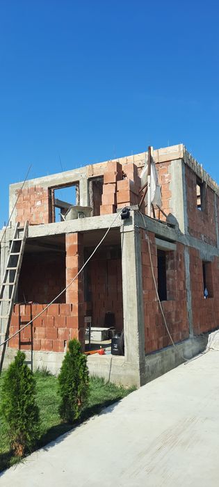 Construim case la rosu / gri .Amenajari interioare exterioare.