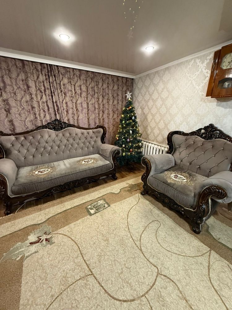 Продам диван и два кресла
