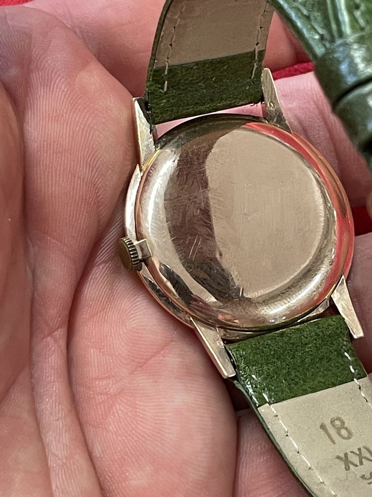 Златен часовник Tissot Visodate