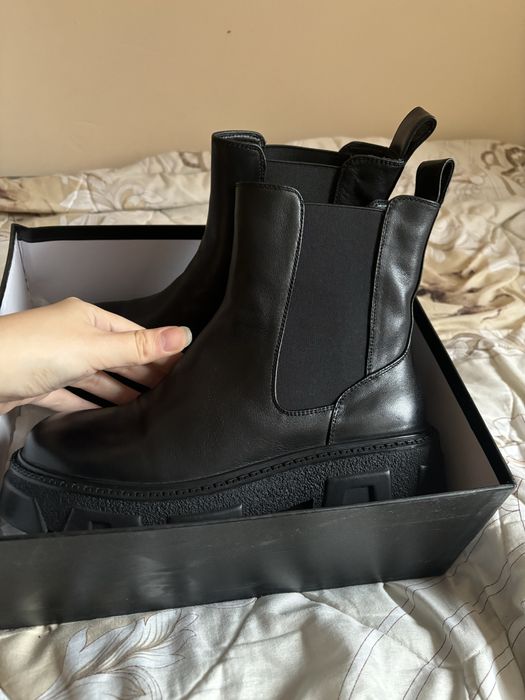 Женские зимние сапоги.Размер не подошёл.Подходит для 38,39 размера