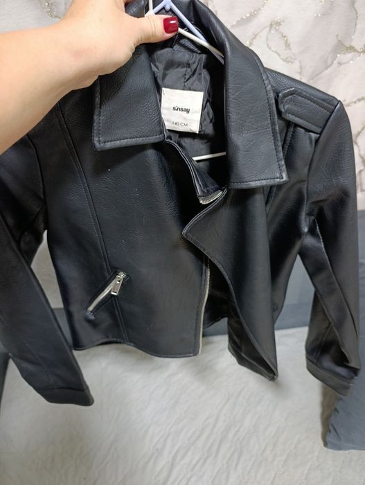 Продам  куртку детскую