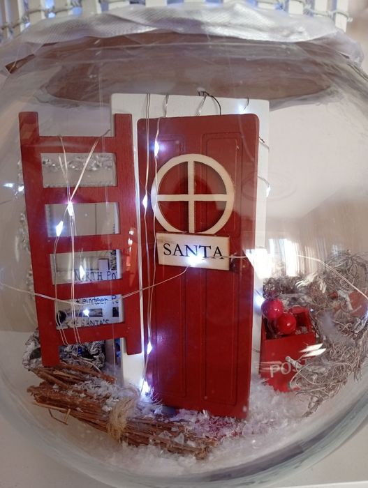 Светеща коледна украса.Коледна къщичка, снежен човек,свещник