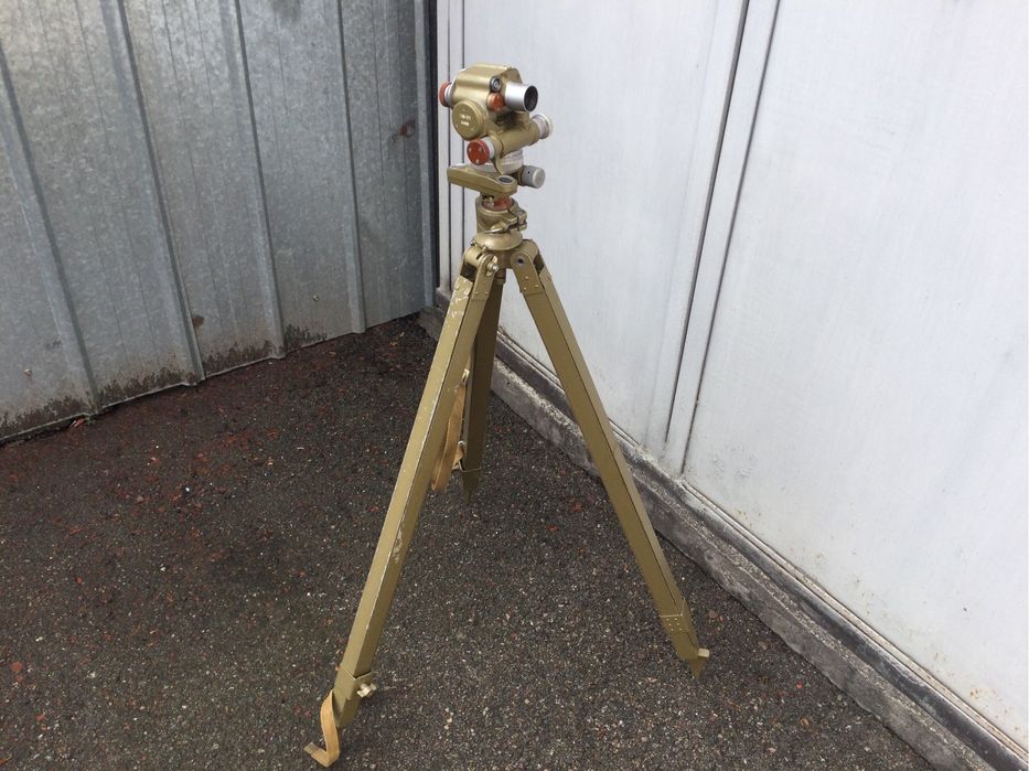 Буссоль, бинокль.