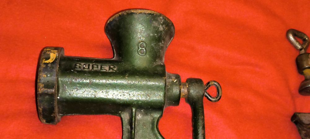 2 masini de tocat romanesti vintage 80 ron ambele