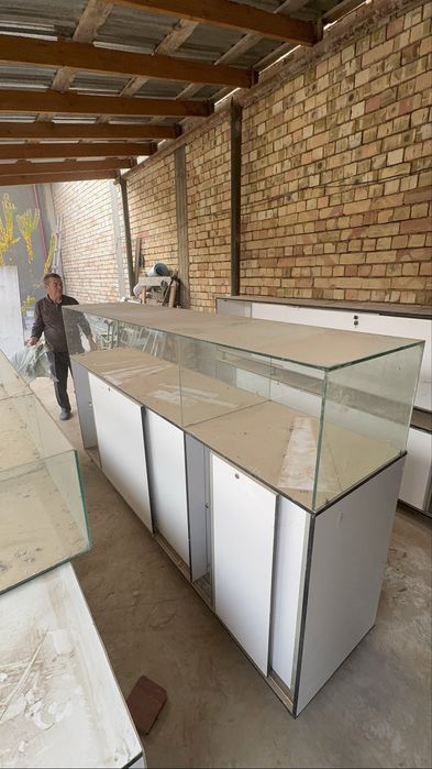 Стеклянная витрина, качественная новая