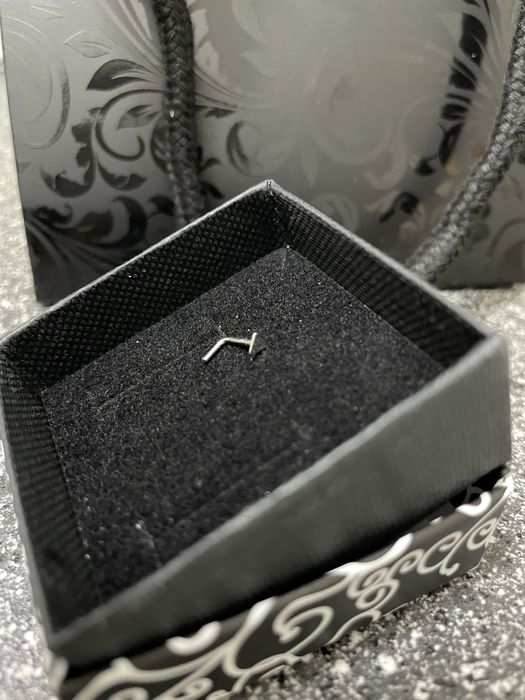 Piercing nas aur alb