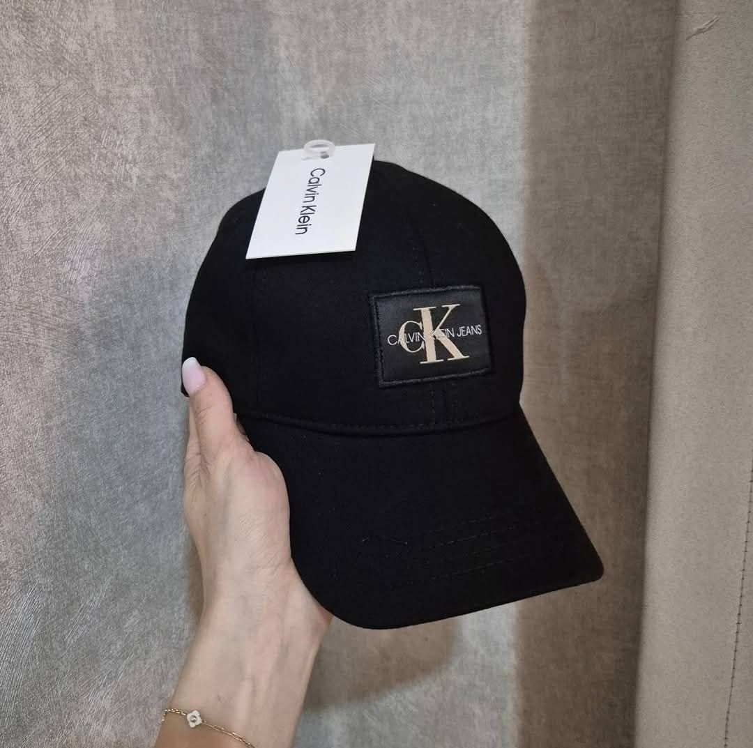Шапки СК,EA,Moschino, Guess, Miu