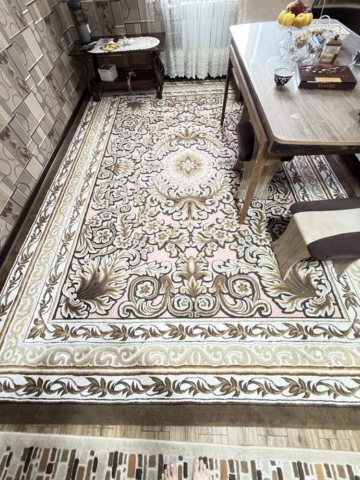 Продается ковер 3x4. Длинная шерсть. Состояние отличное.