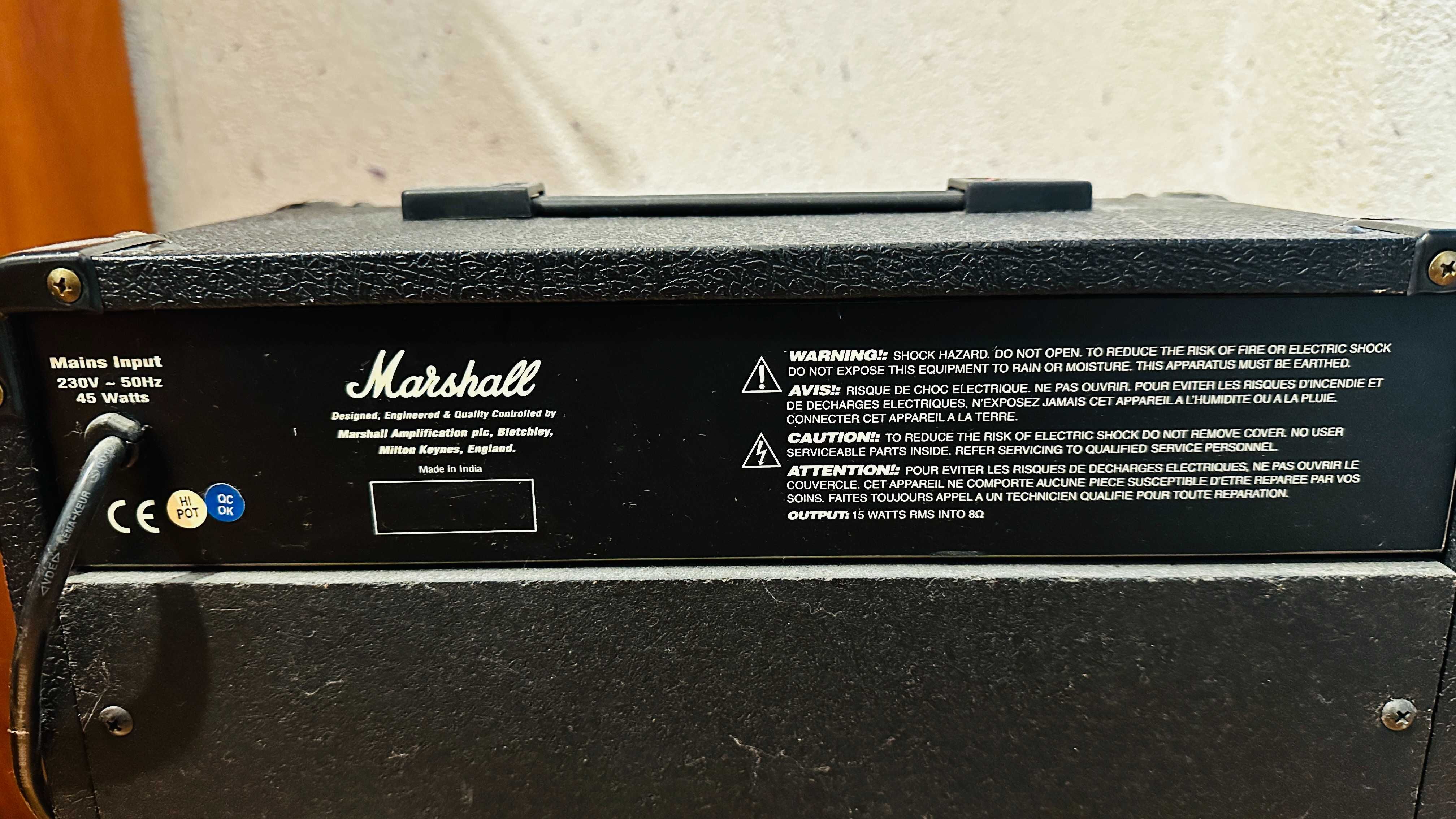 Китарно кубе Marshall MG15CD 15 Watt 8 Inch Guitar Practice Amplifier