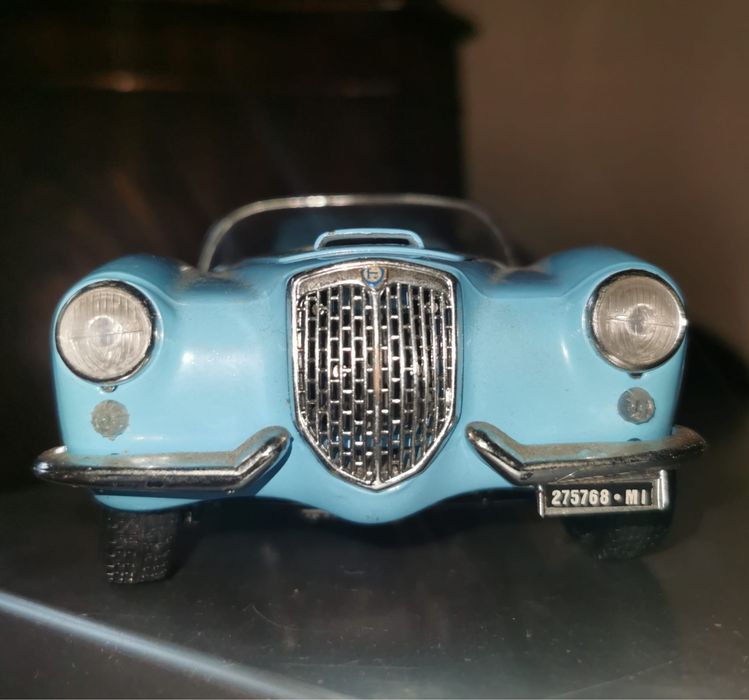 Ланчия Аурелиа Бураго метална количка 1:18 Burago Gold Collection синя