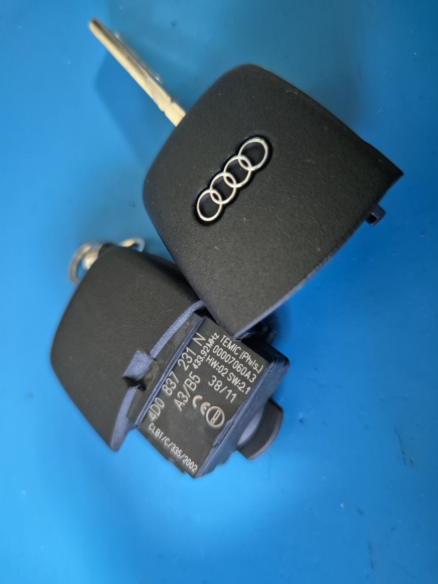 Ключ audi a3,а4,а6,a8,ТТ Temic Manila 4D0 837 231N 434,92mhz
