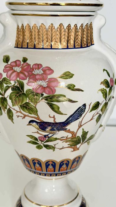 Винтидж порцеланова амфора / ваза с капак