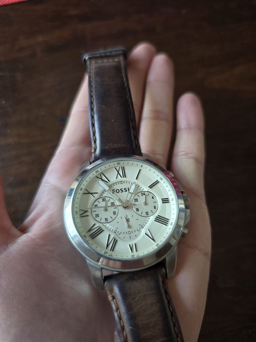 Часовник Fossil Grant