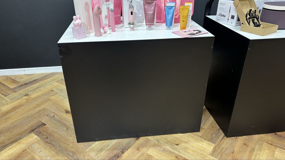 Офисные столы для бизнеса или магазина 3 шт