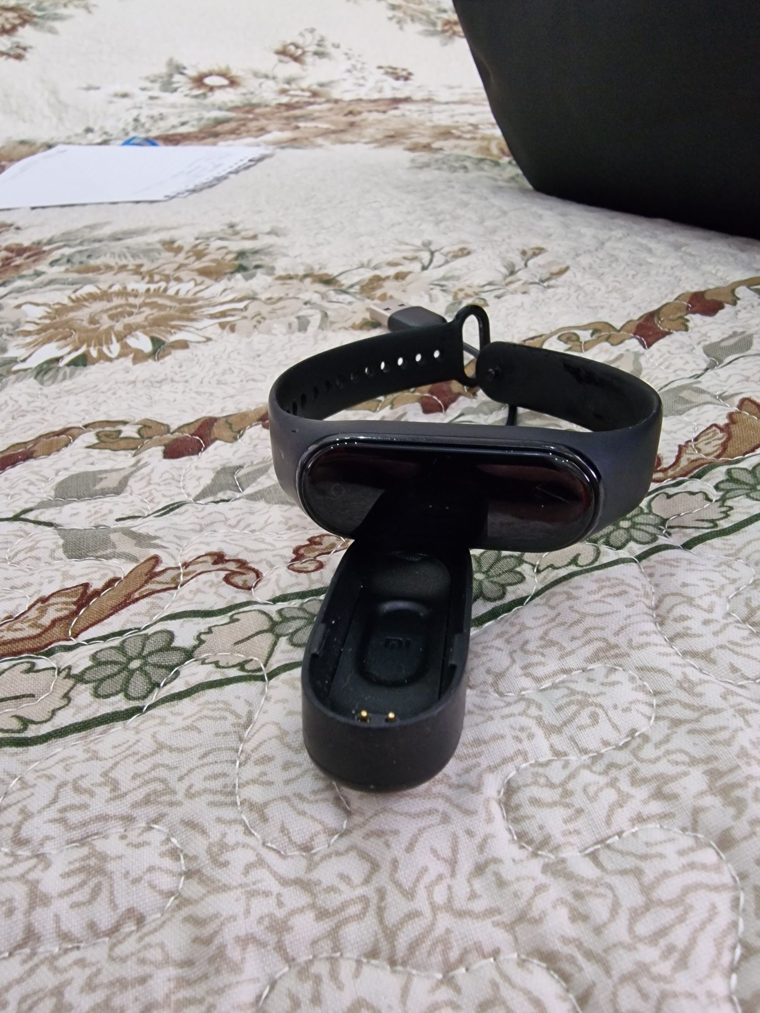 Продам mi band 4