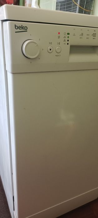 Продаю надёжную посудомоечную машину " beko " Отдельно стоящая.