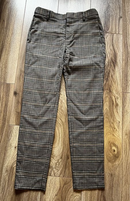 Pantaloni casual în carouri