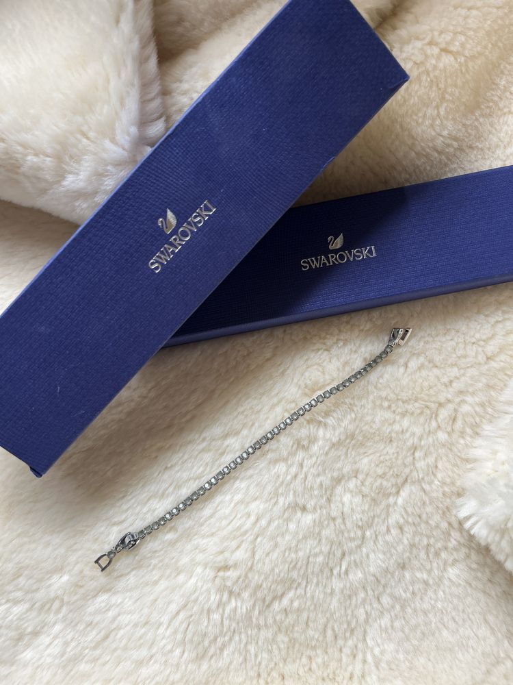 Оригинален Swarovski black crystal tennis braclet