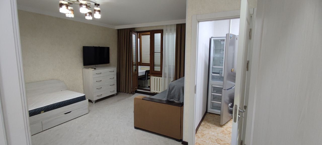 Яшнабадском районе сдается 1 комнатная квартира  с евро ремонтом .