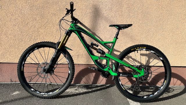 YT Capra CF Pro - bike mtb enduro cu componente de top