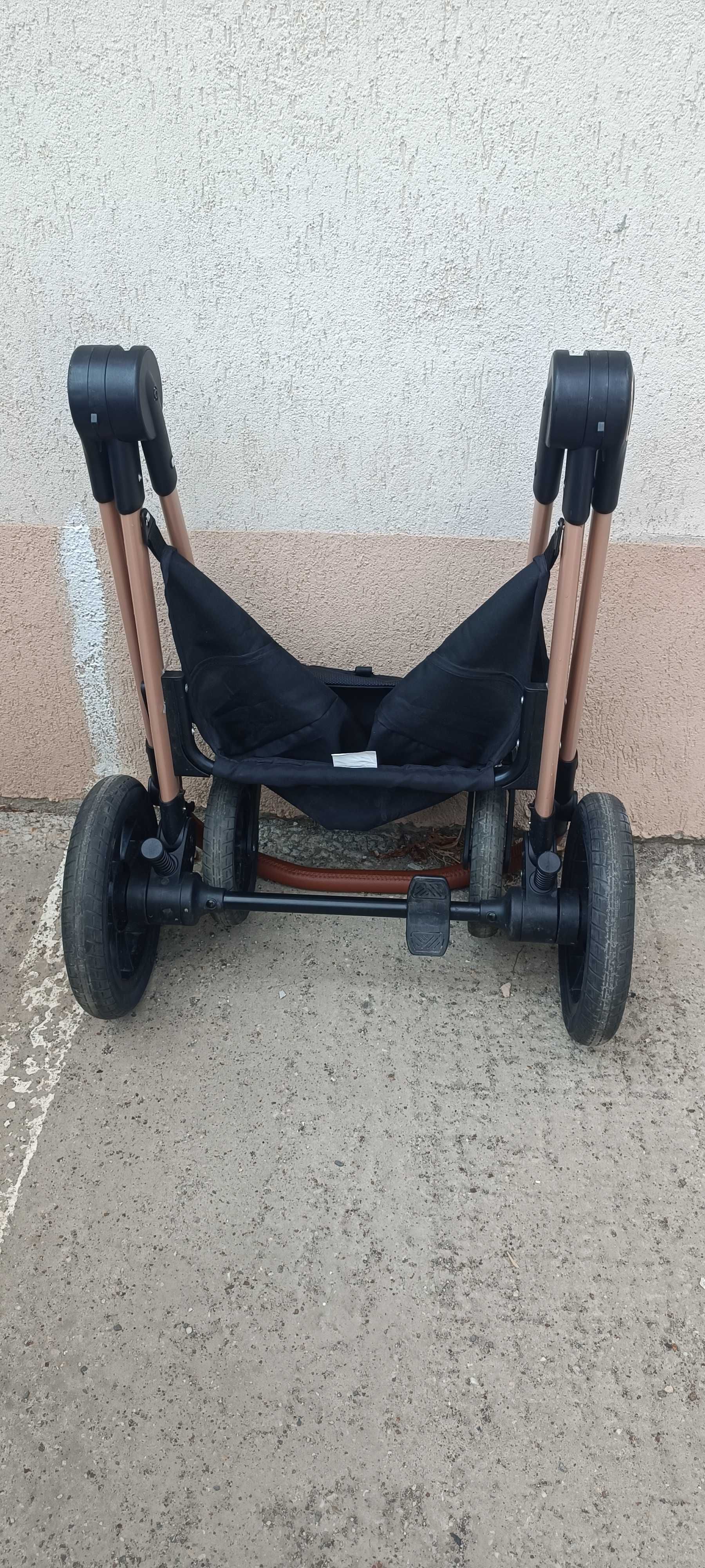 De vanzare carucior 3 in 1 cadru, landou si scoica auto