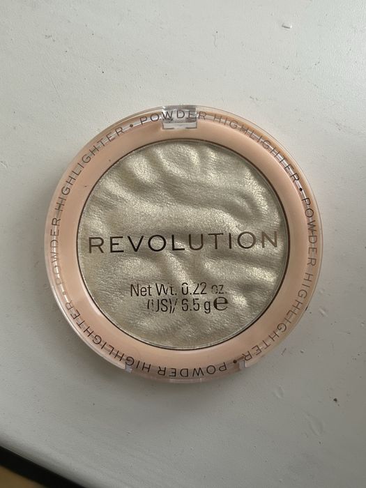 Продам хайлайтер revolution
