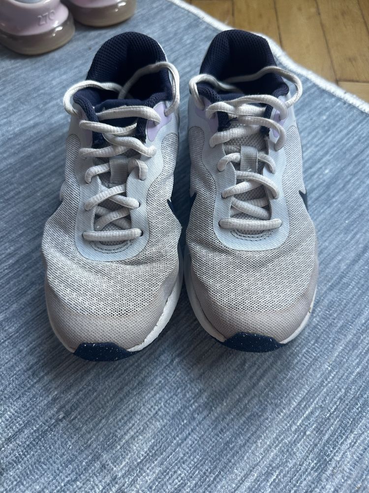 Маратонки Nike Revolution 32 номер