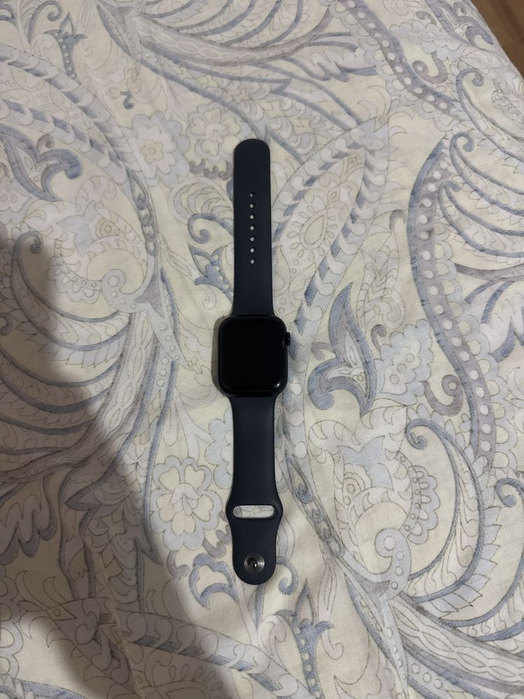 Продам apple watch 9-45 срочно