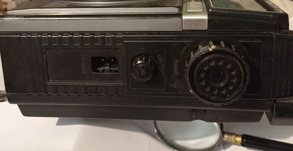 Vând/Schimb radiocasetofon marca SANYO.Radio ok,pe casetă doar bârâie.