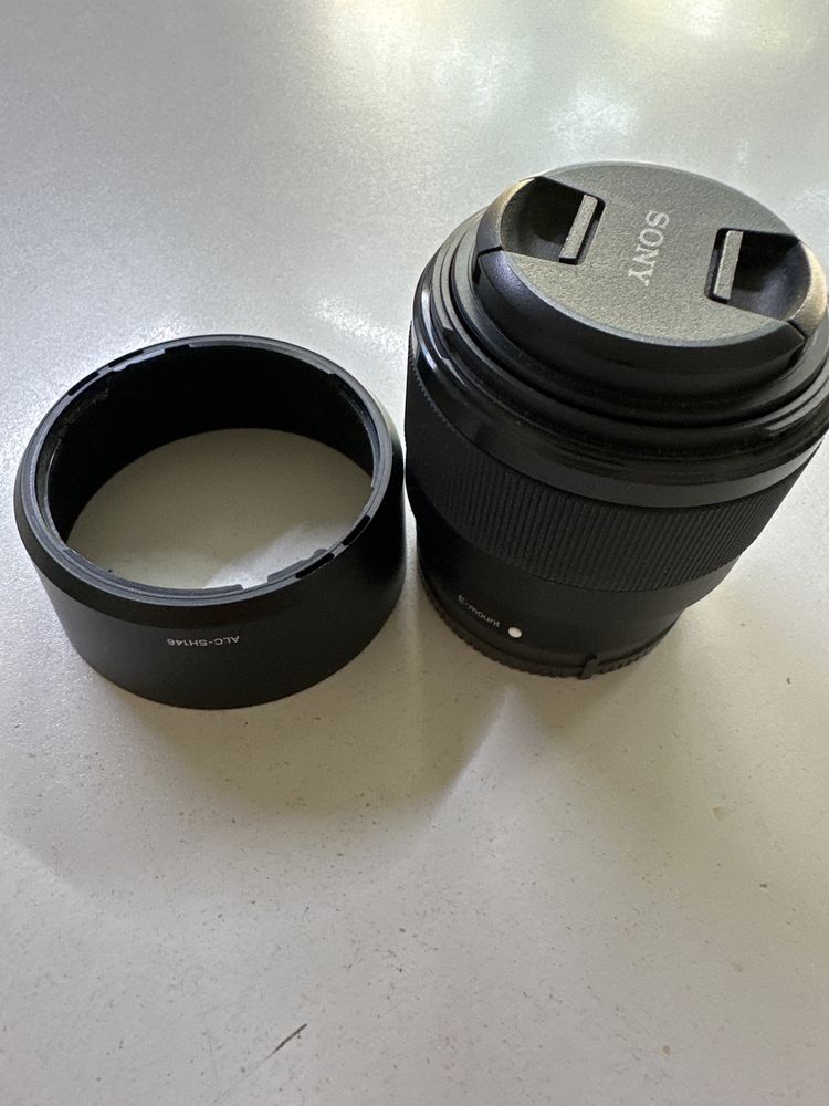 Обектив Sony FE 1.8 /