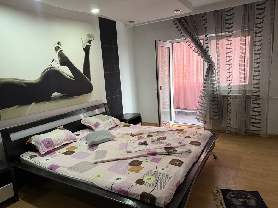 Inchiriez apartament cu  3 camere