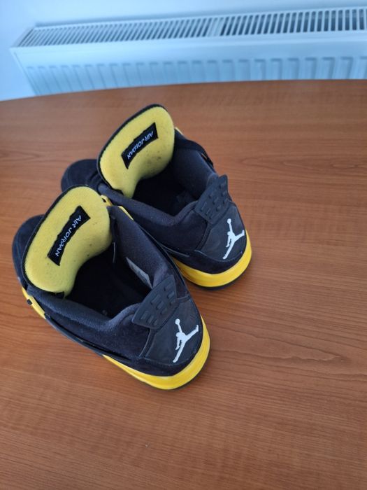 Air Jordan 4 retro Thunder