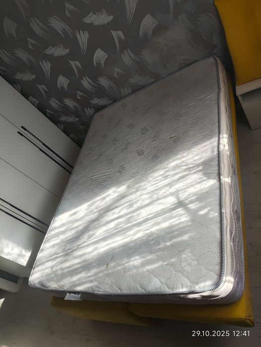Продам матрас 140х190 , с независимыми пружинами