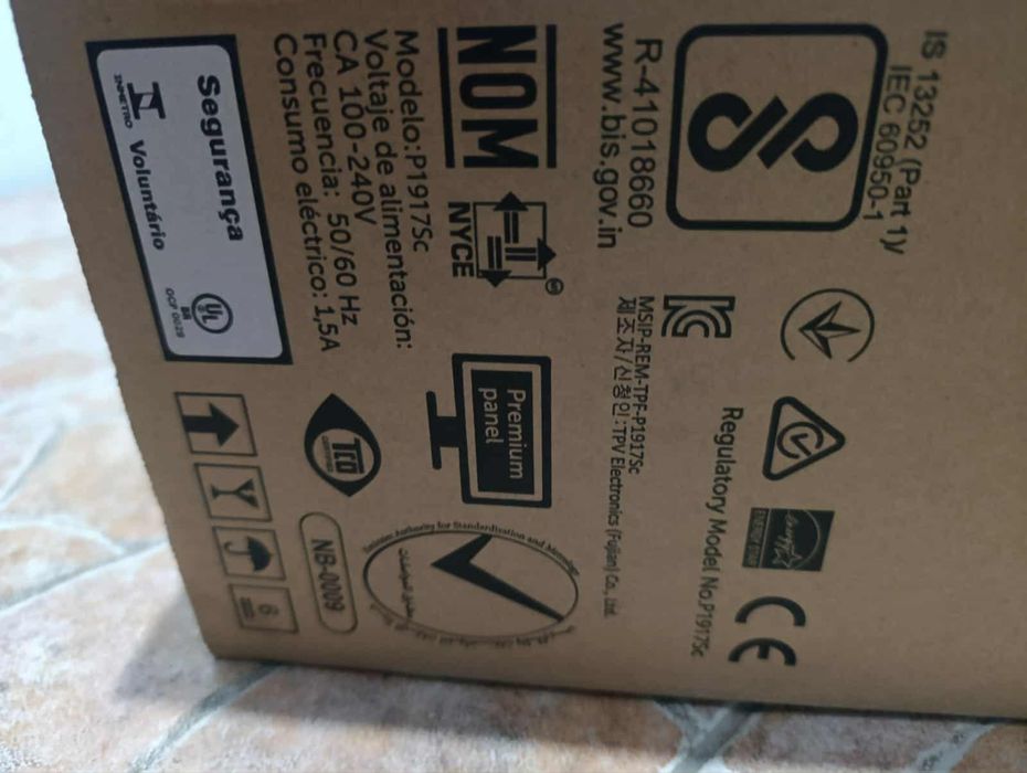 Fujitsu монитор – като нов, с кутия и аксесоари