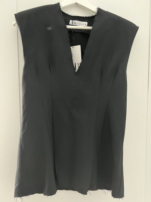 Top Zara negru cu eticheta