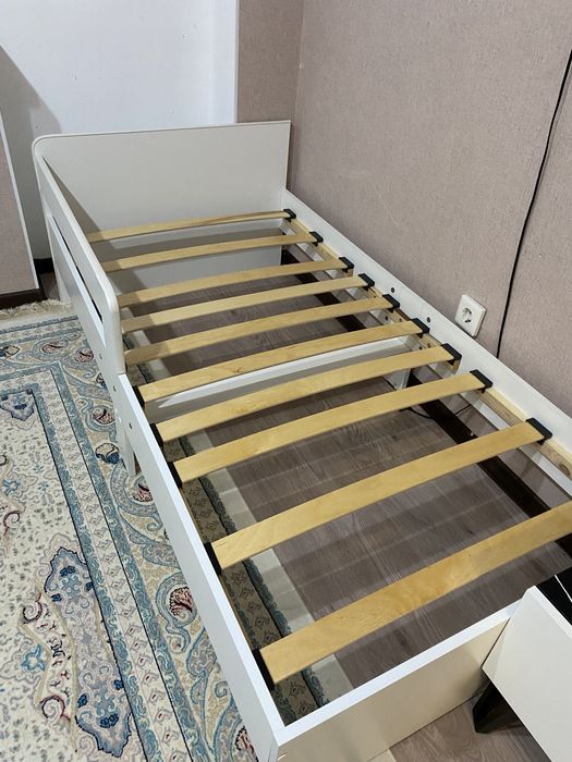 Детская кровать без матраса