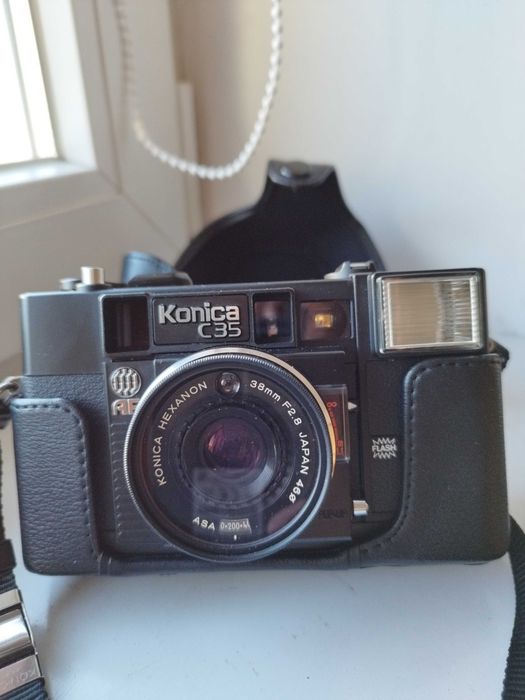 Aparat foto  Konica C 35, pe fim