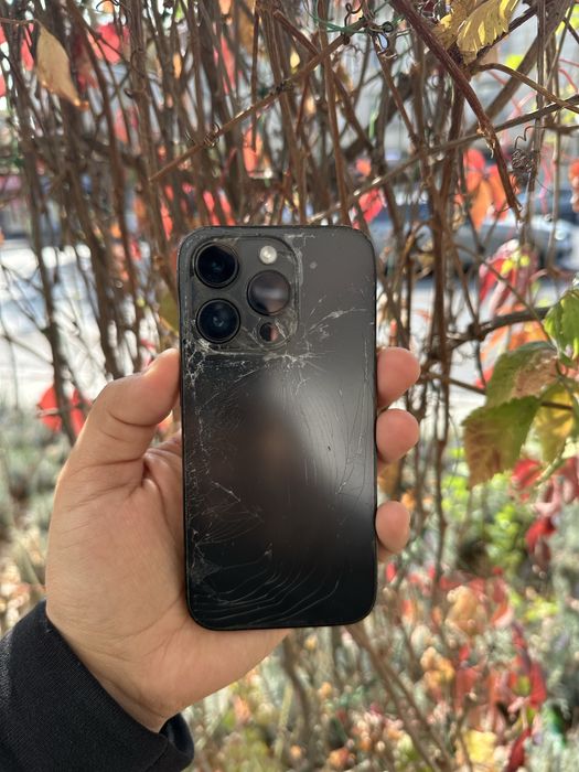 Продам Айфон 14 Про 128Г акб 80% задний стекло сломанный